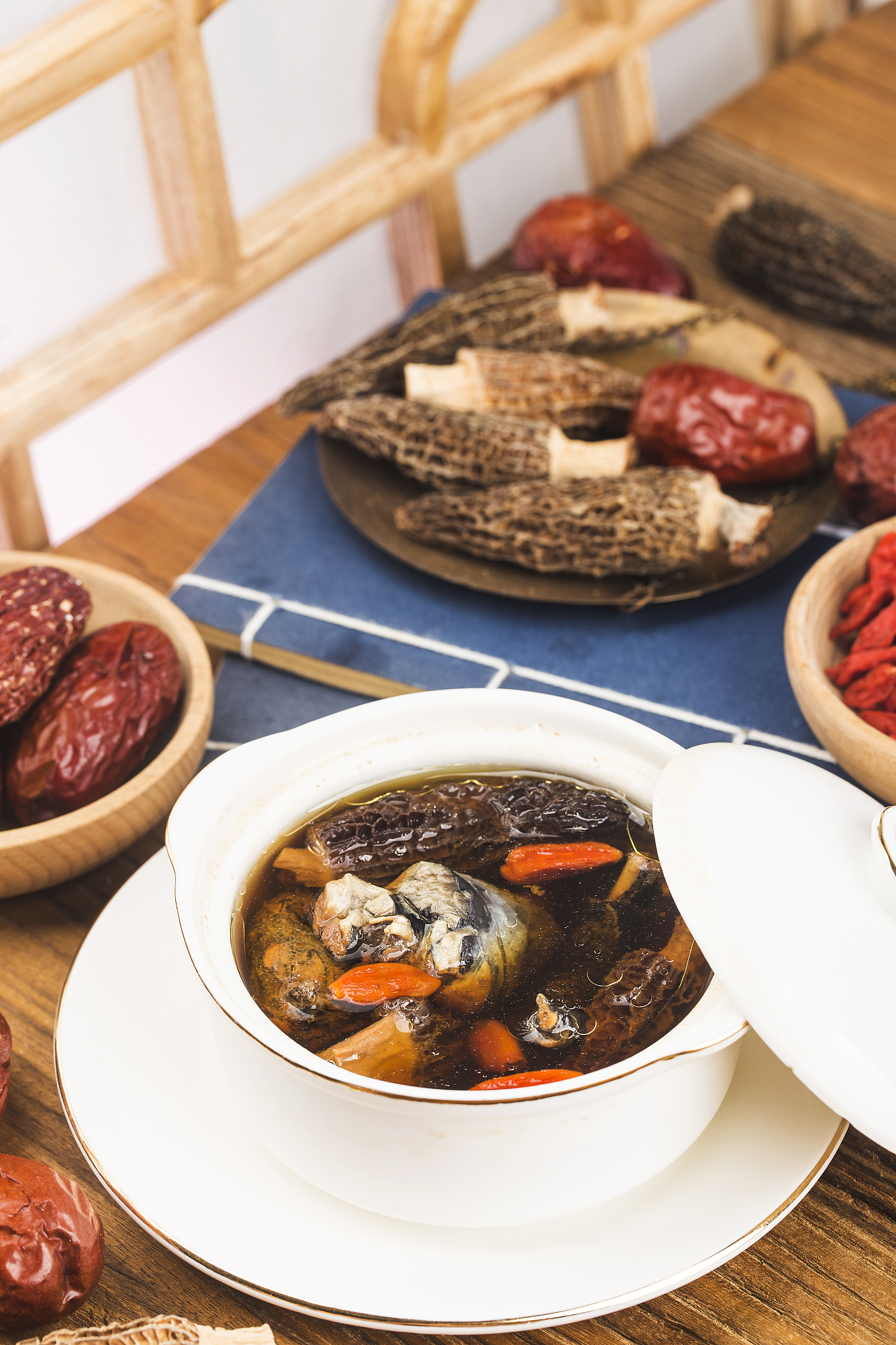 补气血食谱：红枣、黑木耳、红糖姜茶等食材推荐