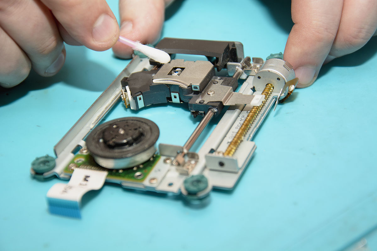 手机说话声音是听筒怎么回事呢扬声器在那里去了呢 解决步骤用210字帮我详细描述