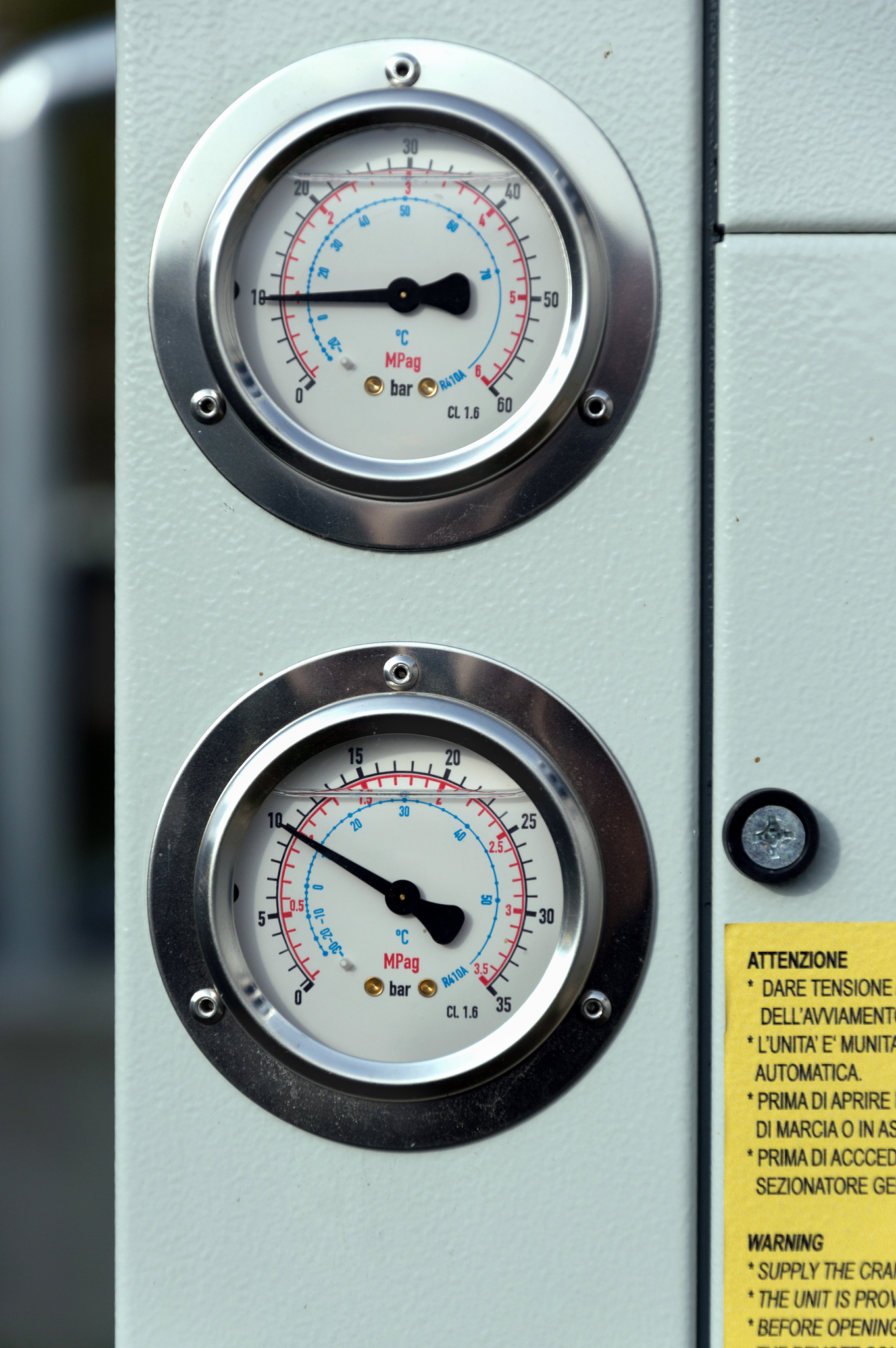 close-up view of the high pressure and low pressure manometers p