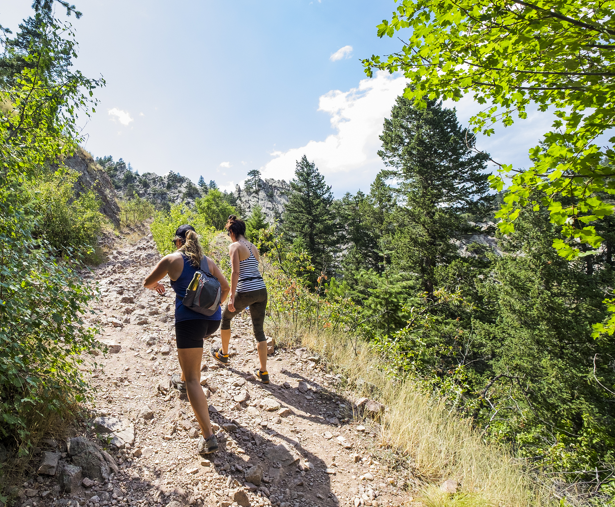 徒步的定义：深入解读步行旅行的本质
