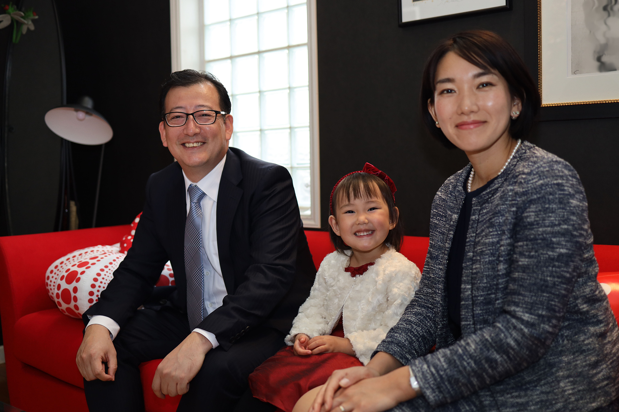 japanese parents with their daughter at shichi go san celebratio