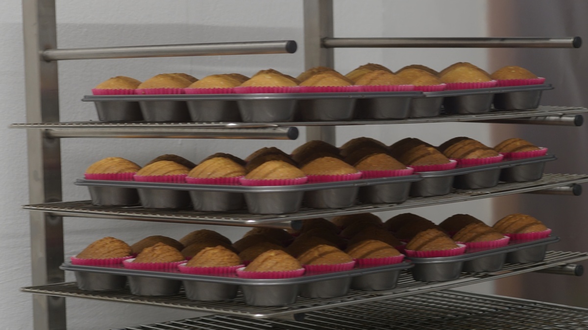 给我一个可旋转置物架零食架的好评限60字