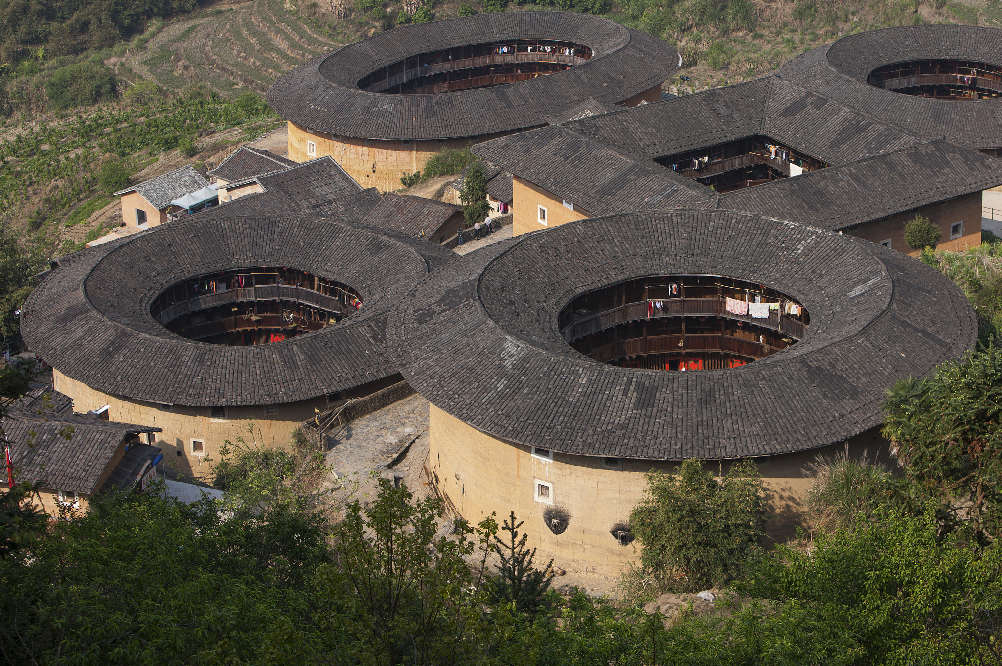 永定土楼：探秘客家人智慧与文化的建筑杰作