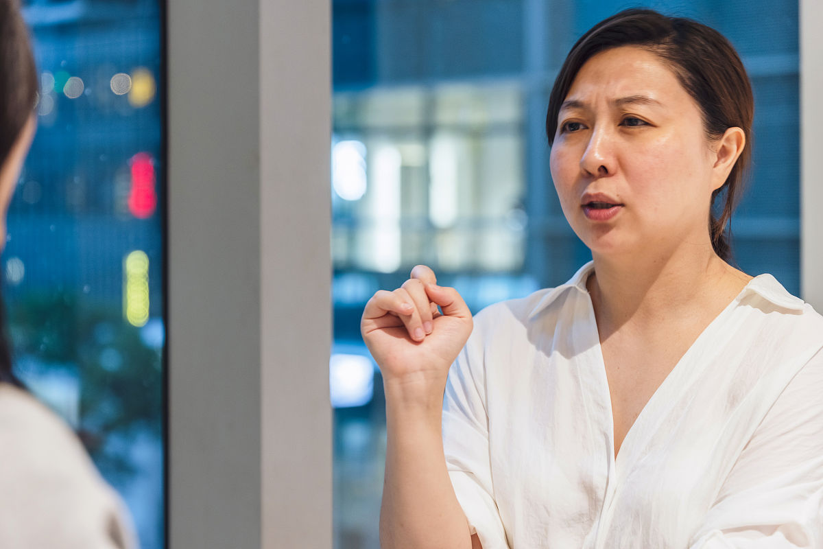 经参会人员热烈讨论对于新建宿舍楼的正向宣传