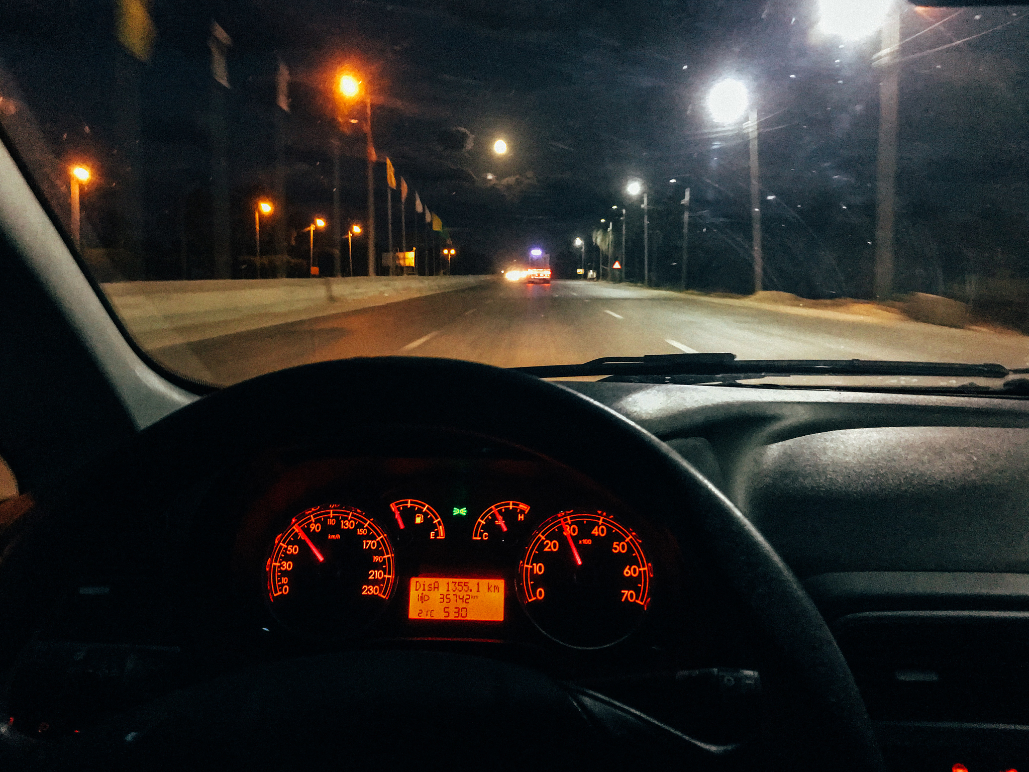 越野车夜间驾驶的好处：更安全、更自由、更精彩！