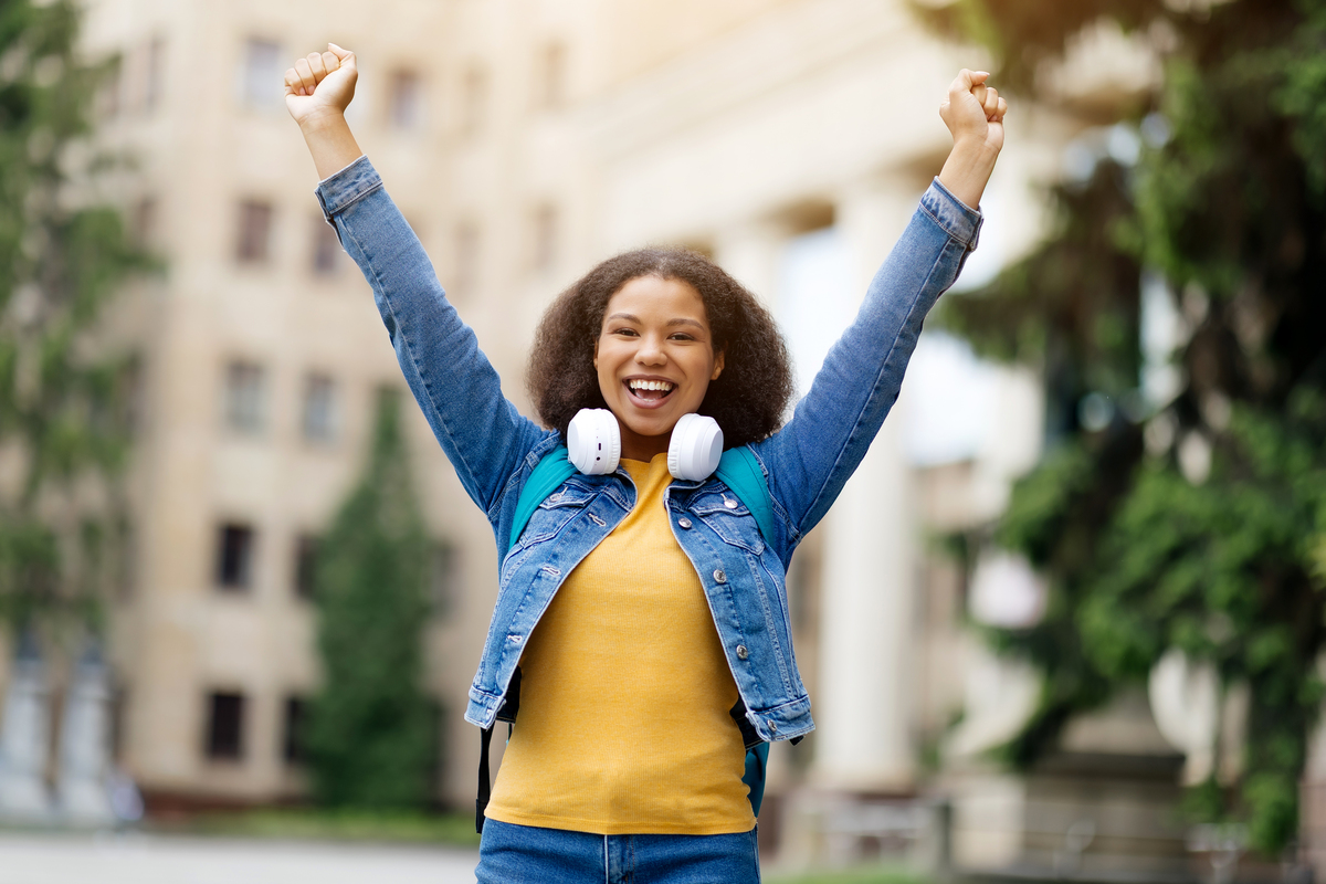 高兴的动作和神态描写：300字详解，助你读懂情绪