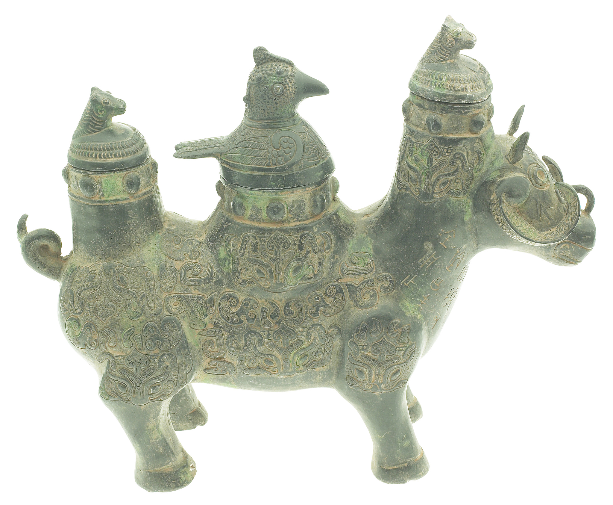 商周青铜器风格演变：从动物纹饰到人物纹饰