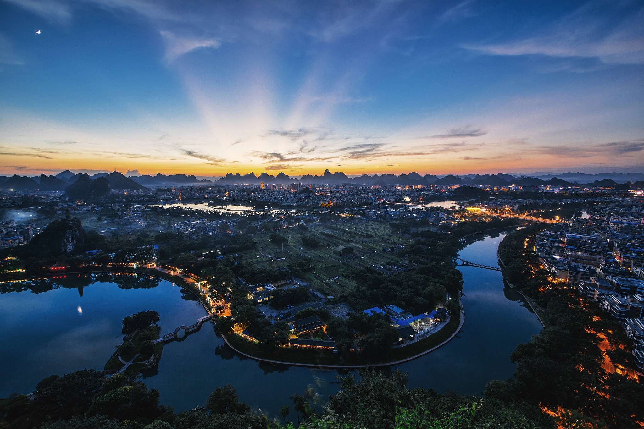 桂林穿山公园日落景观