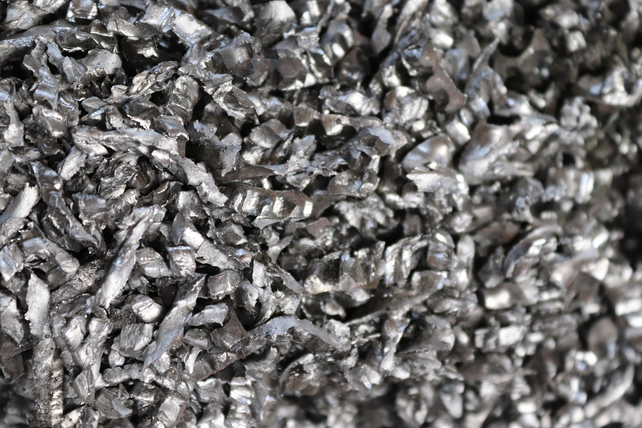 成渝钒钛科技有限公司的钒渣处理生成片状五氧化二钛工艺流程 可加点化学反应试 500字