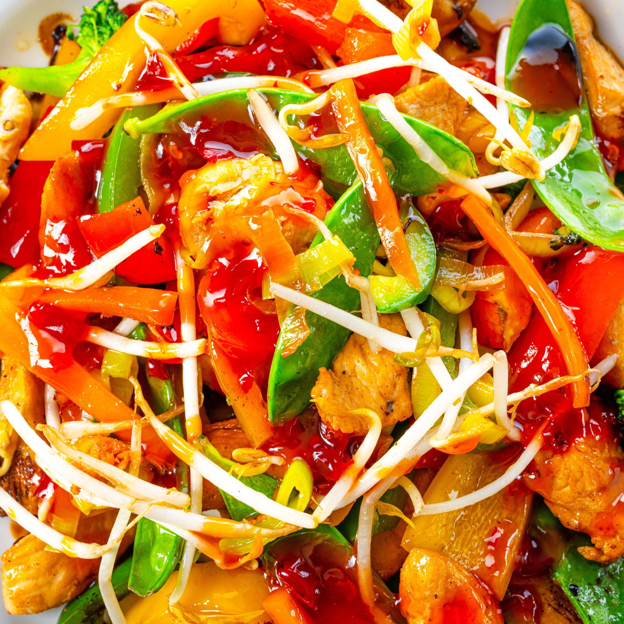 50字香肠炒蛋、口水鸡美食评价 - 香味浓郁，鲜嫩多汁！