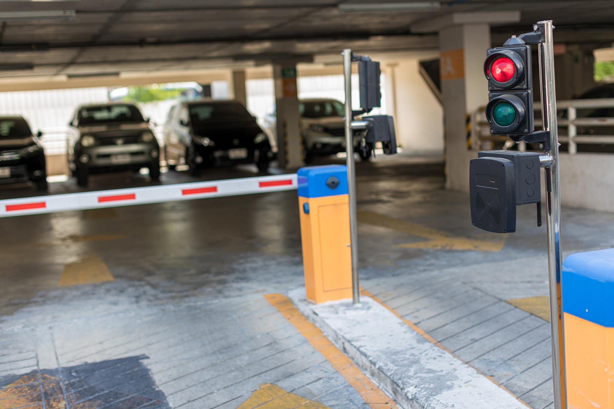 对停车场综合管理系统这一行业做一篇调研报告其中要有具体例子并用项目五大原则进行分析