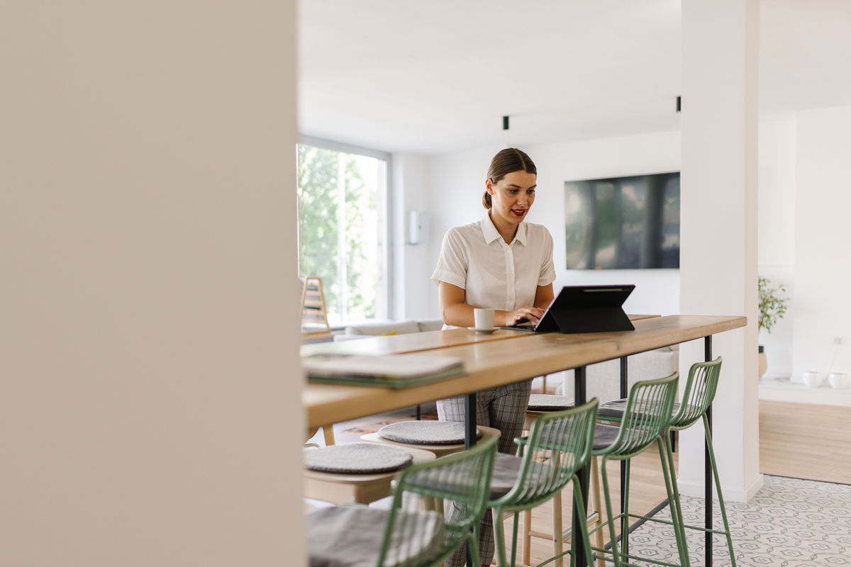 企业在家办公英语辩论正反方模拟说辞