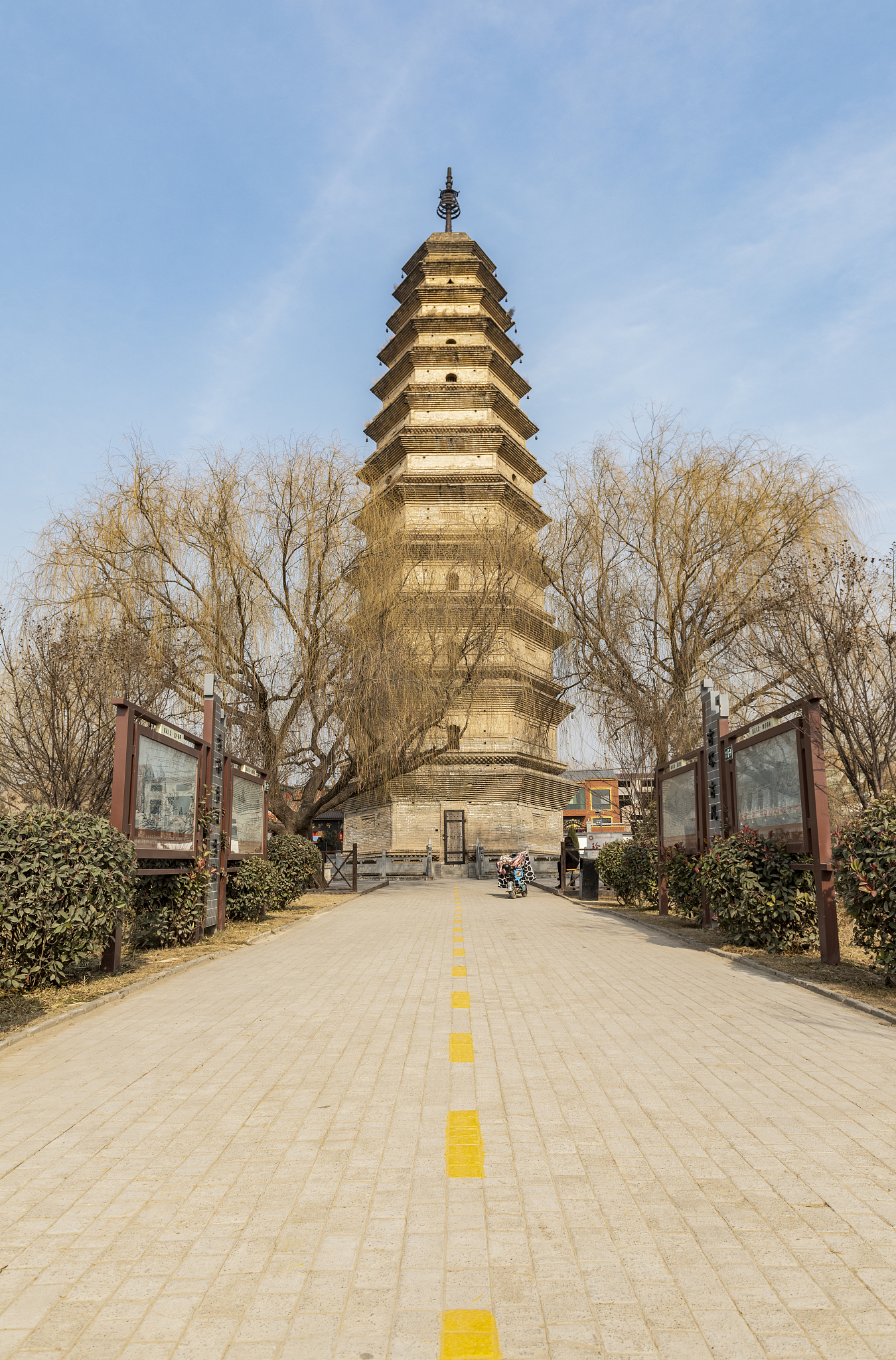 今天去万佛塔春游了500字的观后感