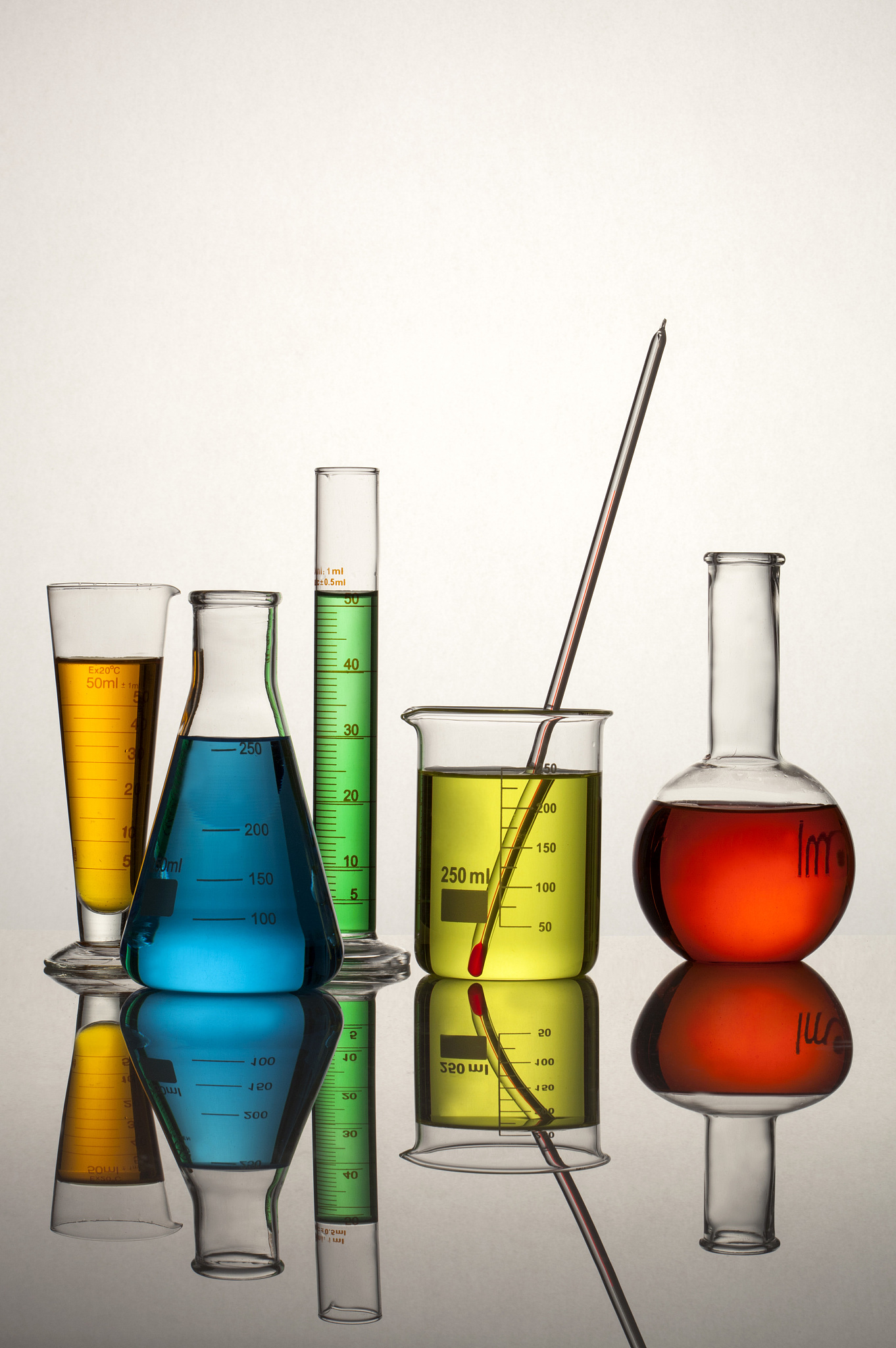 电解氯化铝能得到铝吗