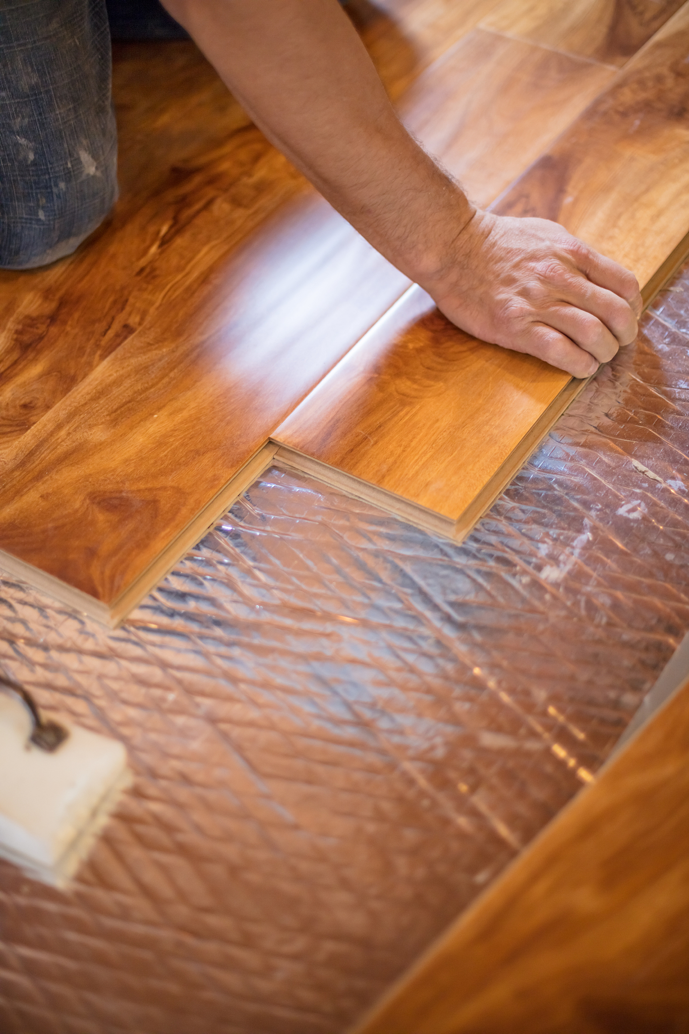 实木地板的锁扣与钢扣的优缺点对比