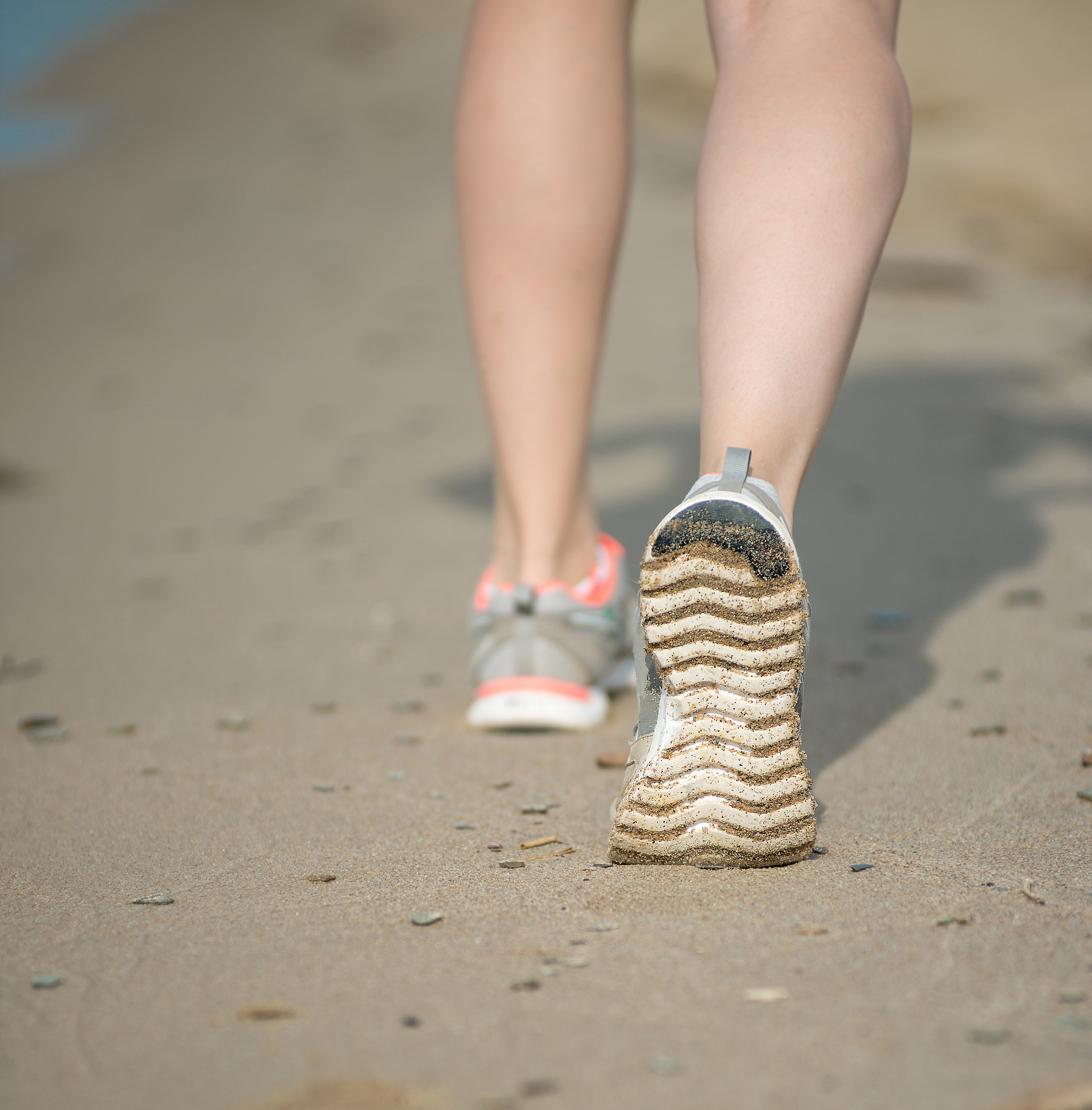 给赤足行走和玉米须泡水活动写一段活动介绍文200字左右