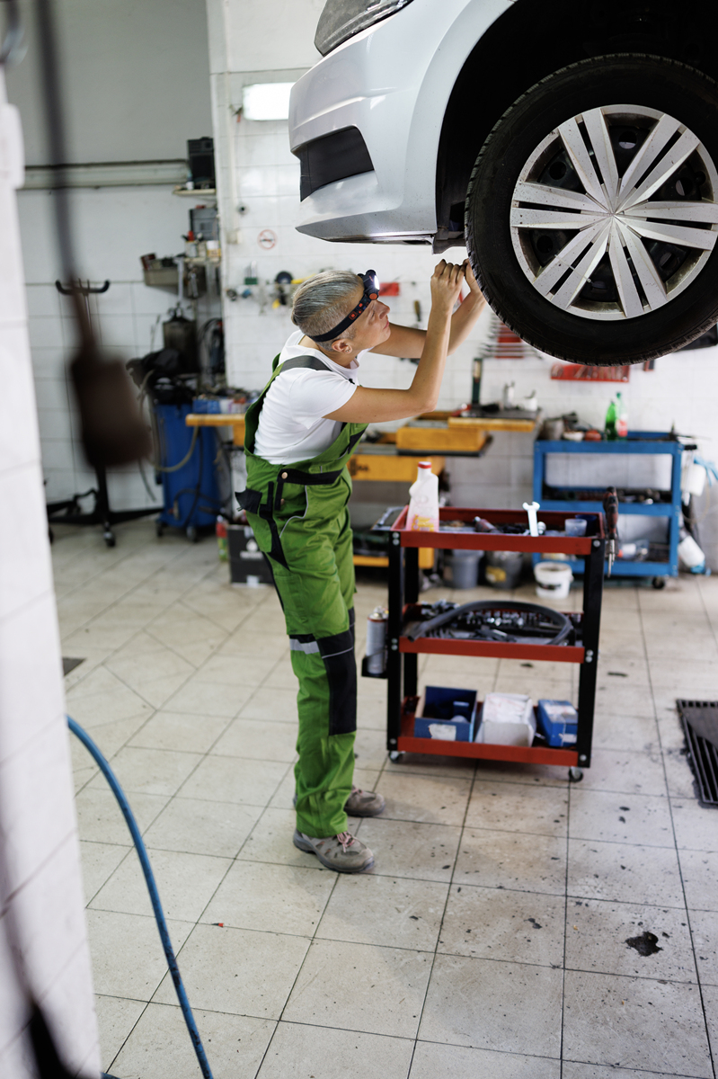 贵阳汽修学校男生适合学什么专业？2021年热门专业推荐