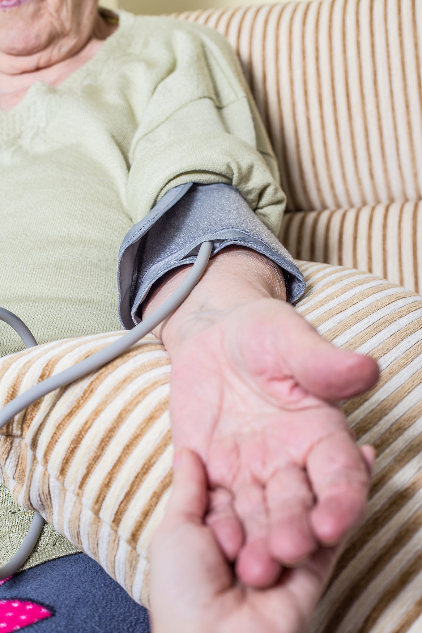 老年高血压的特点及护理研究