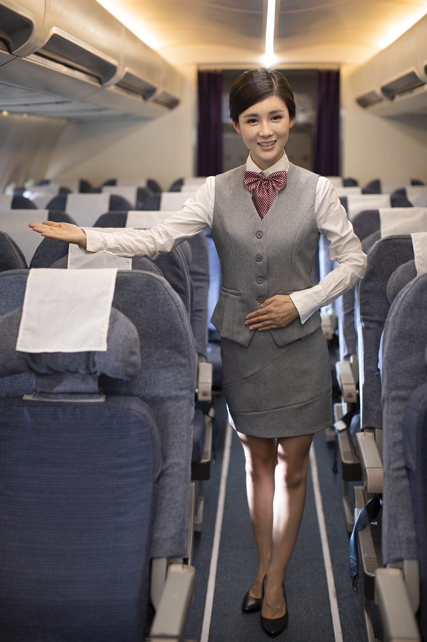 空乘专业毕业生当空姐收入怎么样？ - 深入解析空乘收入构成与发展前景