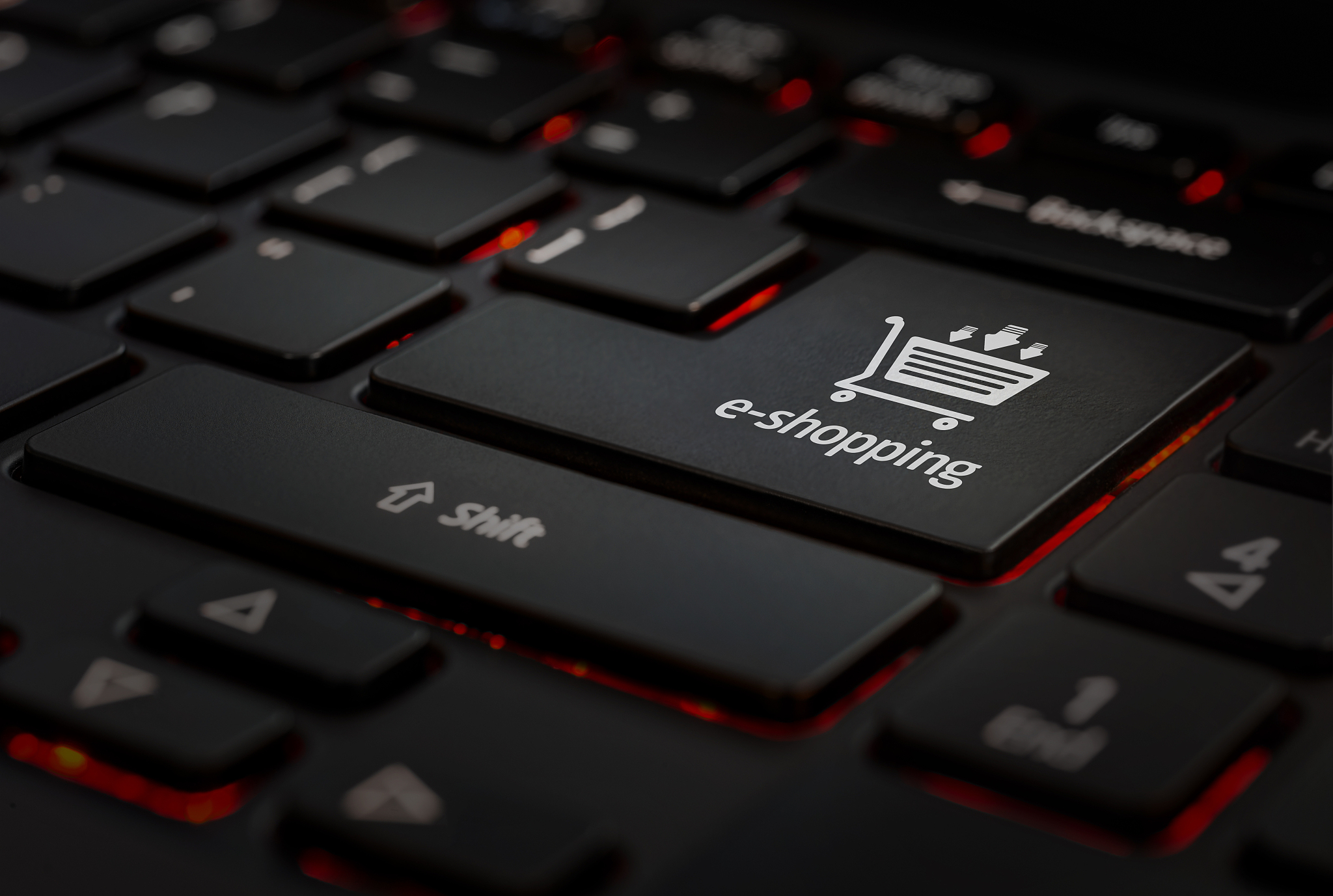 redactame una descripcion de producto seo con un tono cercano en español de España utilizando el metodo AIDA y con una longitud de 50 palabras exactas Teclado Mecánico Corsair K60 RGB PRO Cherry