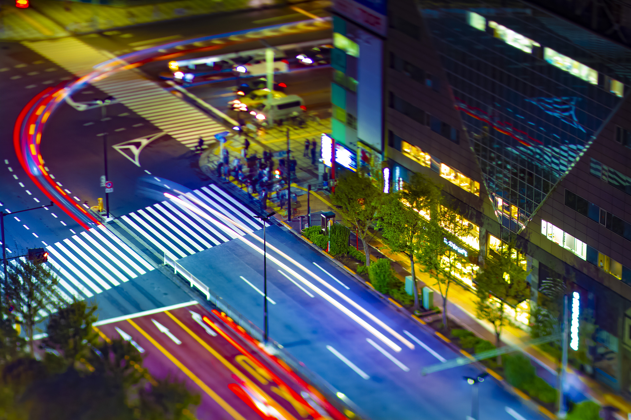 夜间照度与围合度对行人感知安全影响机制研究