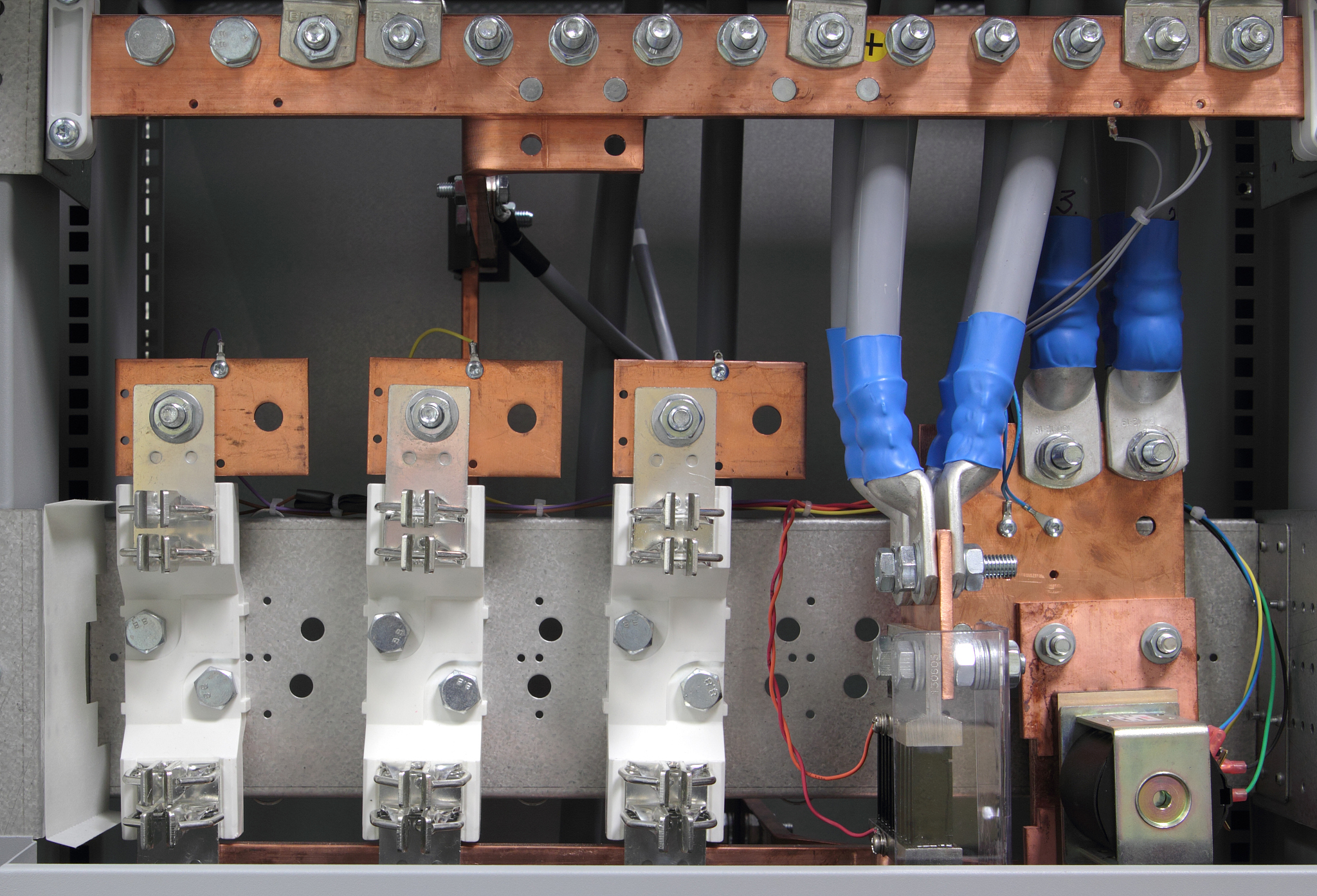 单元接线定义：简化电路布线，提高可靠性