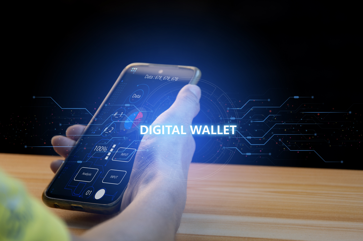 你能帮我创作一篇微博文章吗？我想谈谈我对智能手机发展的看法我认为这是一个非常有前景的领域。文章请确保至少有500字。