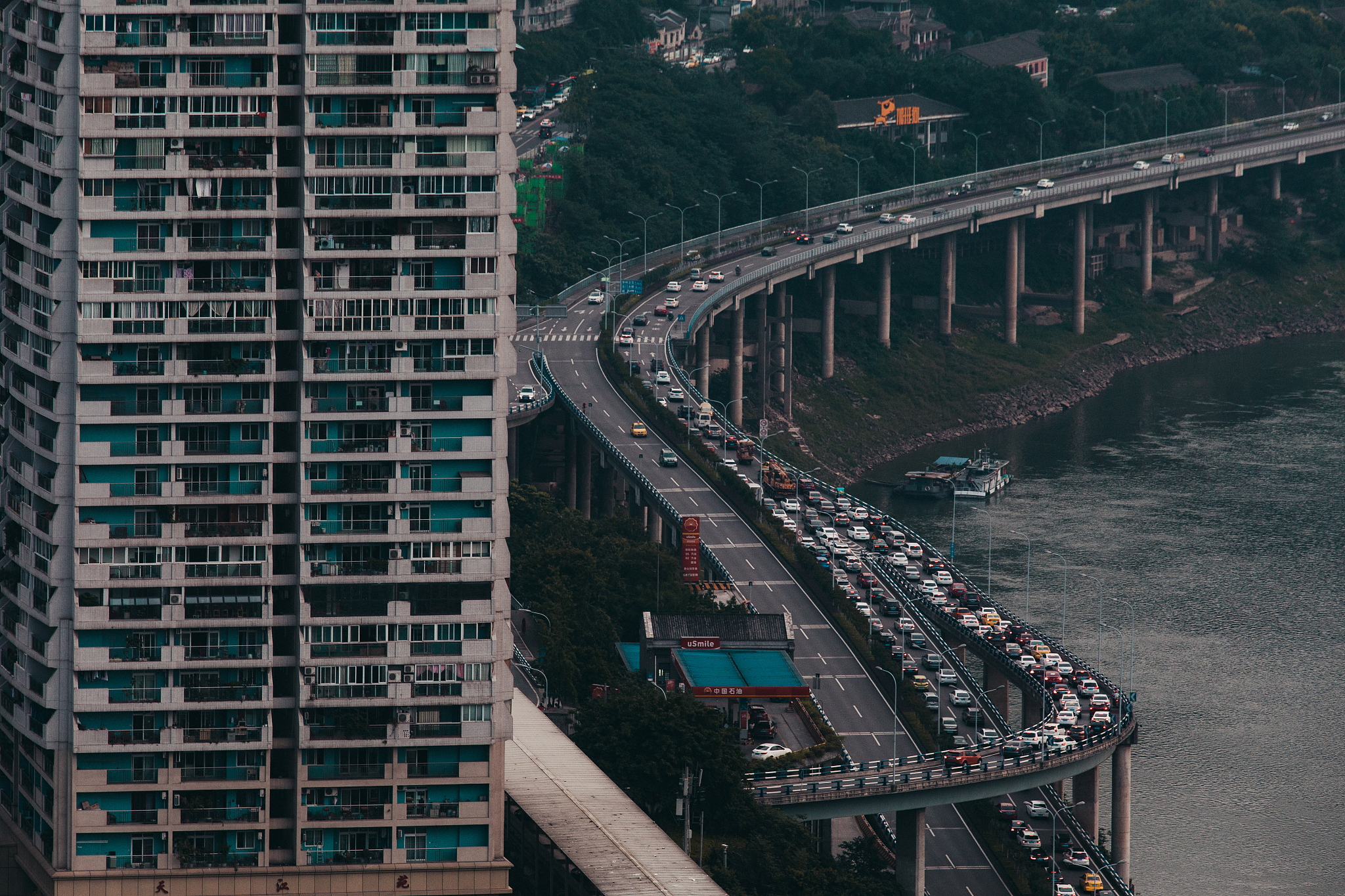 重庆交通概况 - 高速公路、城市道路、公共交通和水陆交通