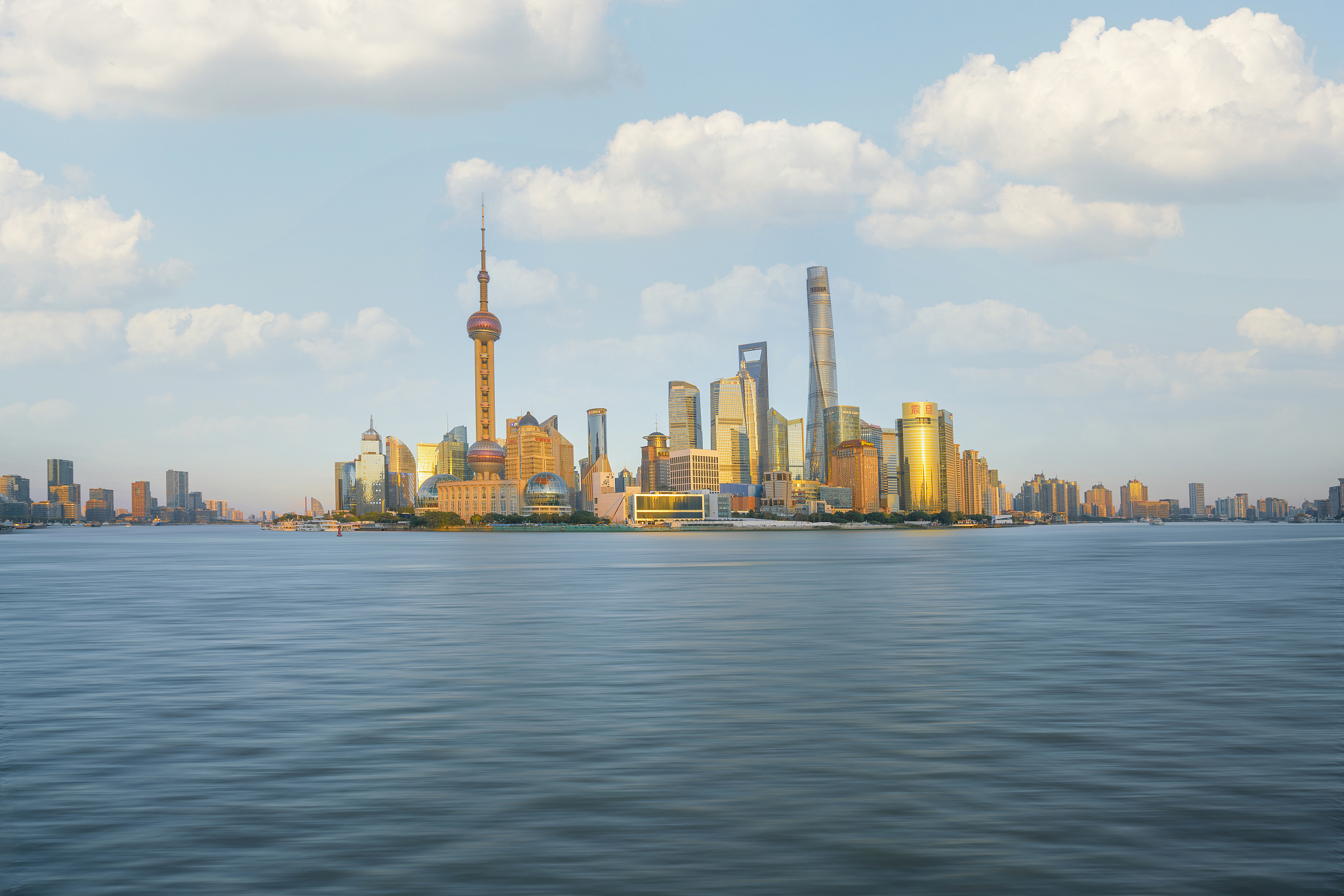 使用旅游博主的口吻写一篇对从文化景点讲述上海旅游的文章1000字