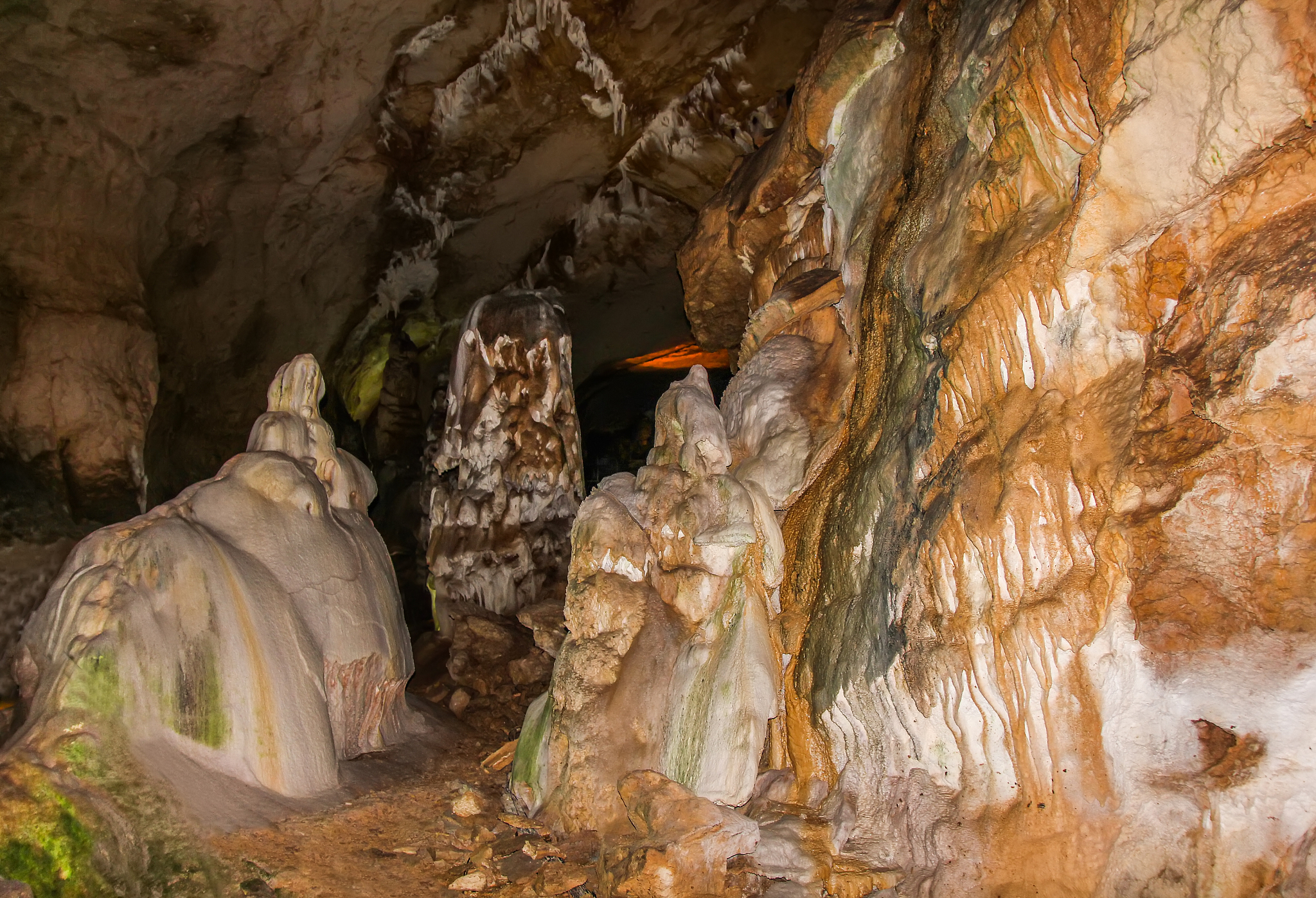 黄石飞云洞形成的原因是什么？