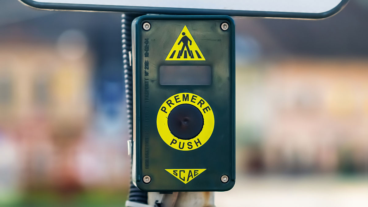 帮我写一段西门子plc的交通灯程序