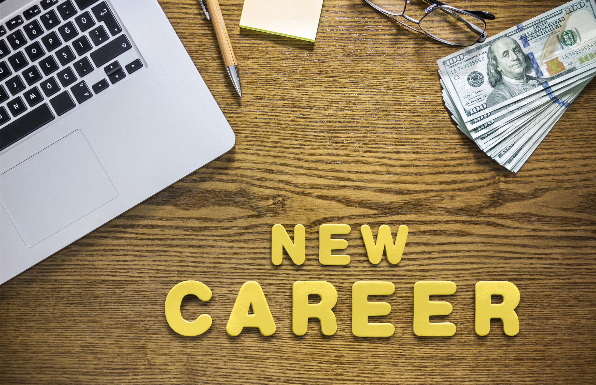 昆明工业职业技术学院(中专部)有高铁乘务专业吗？