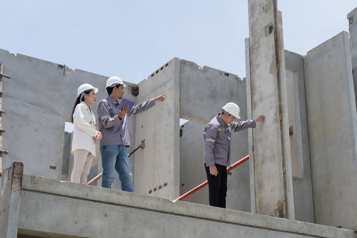 装配式建筑施工现场细节解析：从地基处理到精装修