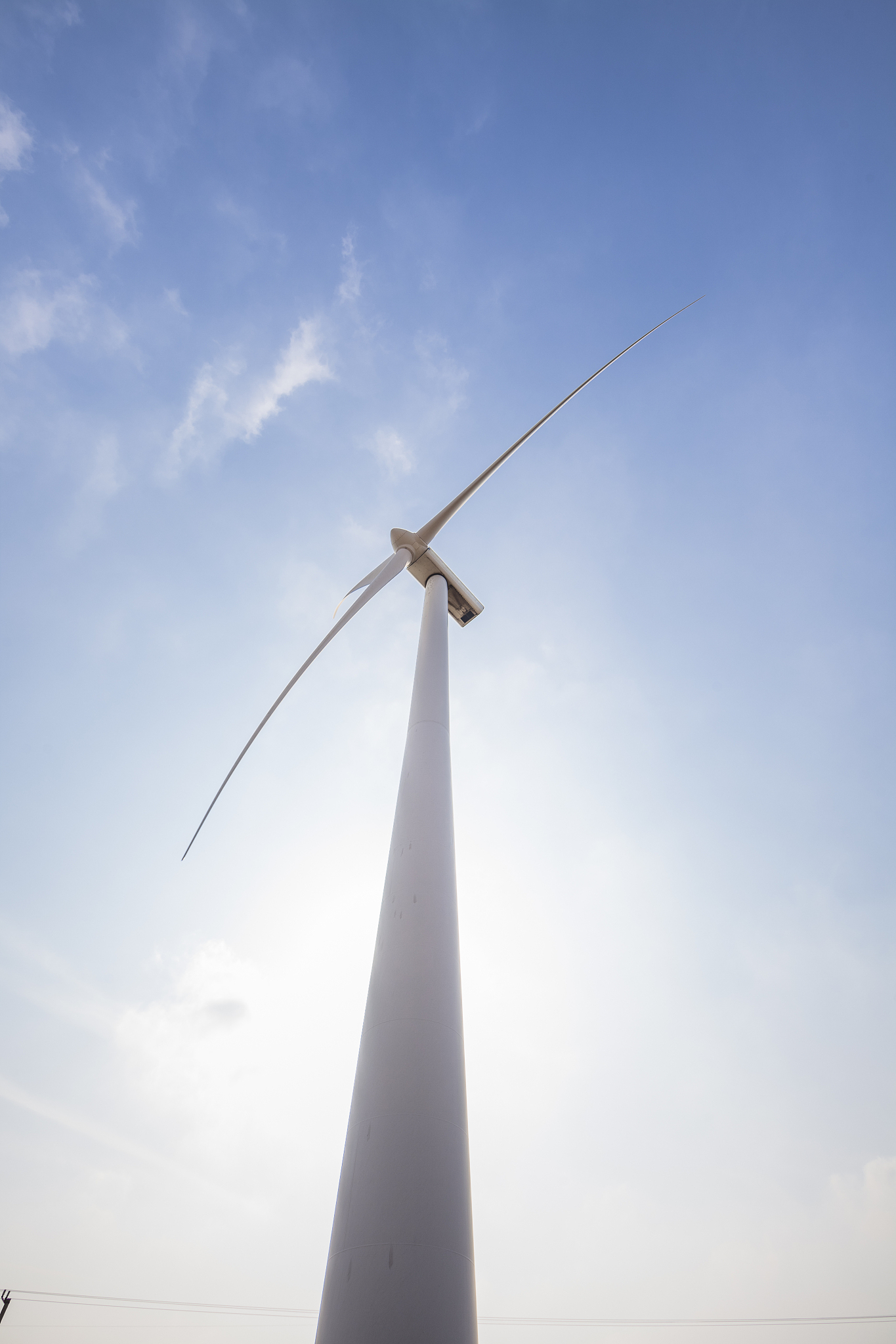 三菱风力发电机产品造型整体特征、部件特征、细节特征、材质、制造工艺、色彩归纳