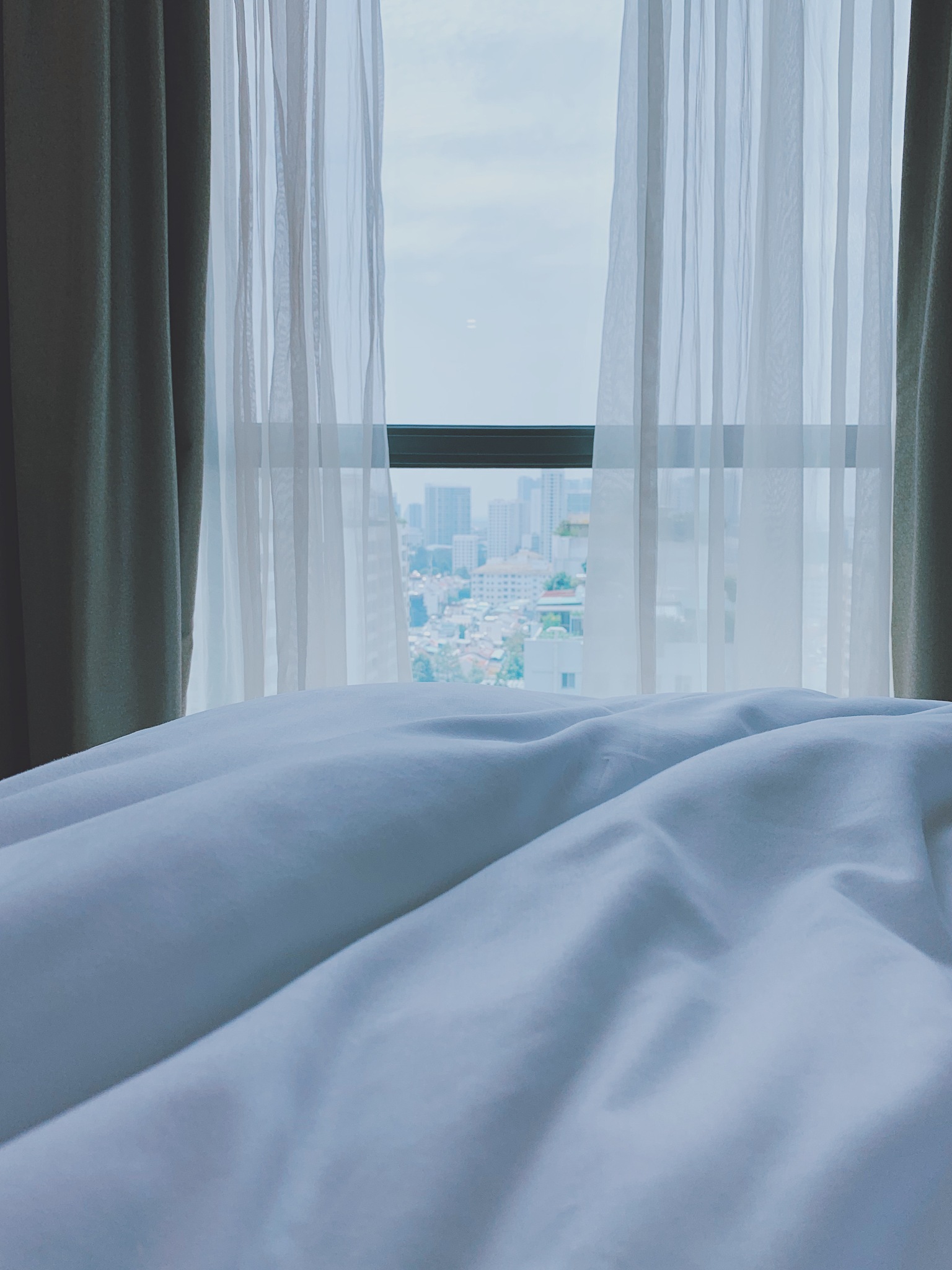 小小的客房里面床单抖呀抖呀抖下联