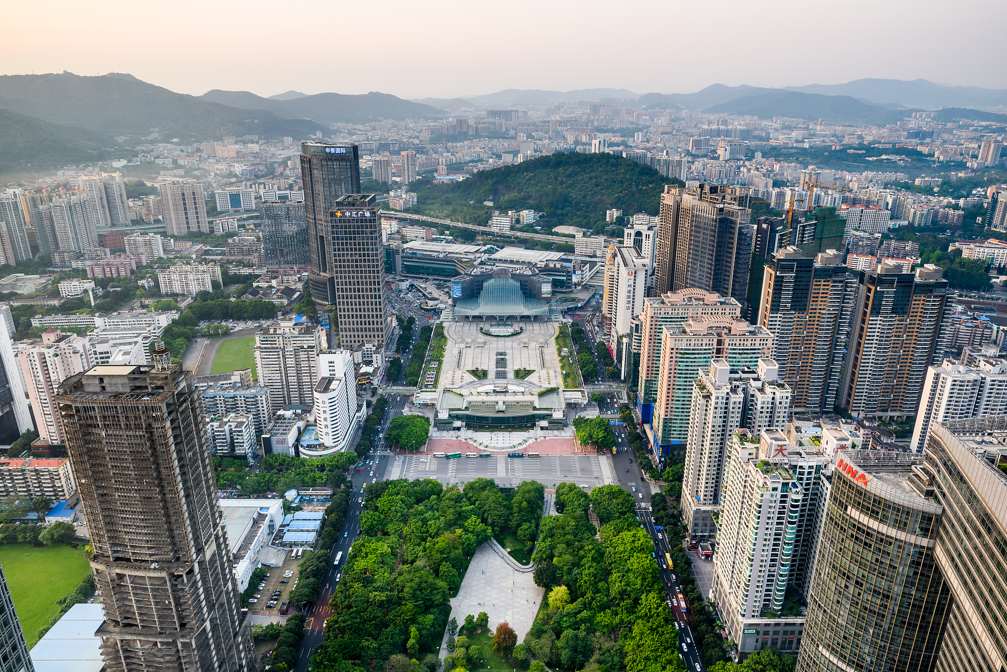 广州东站广场
