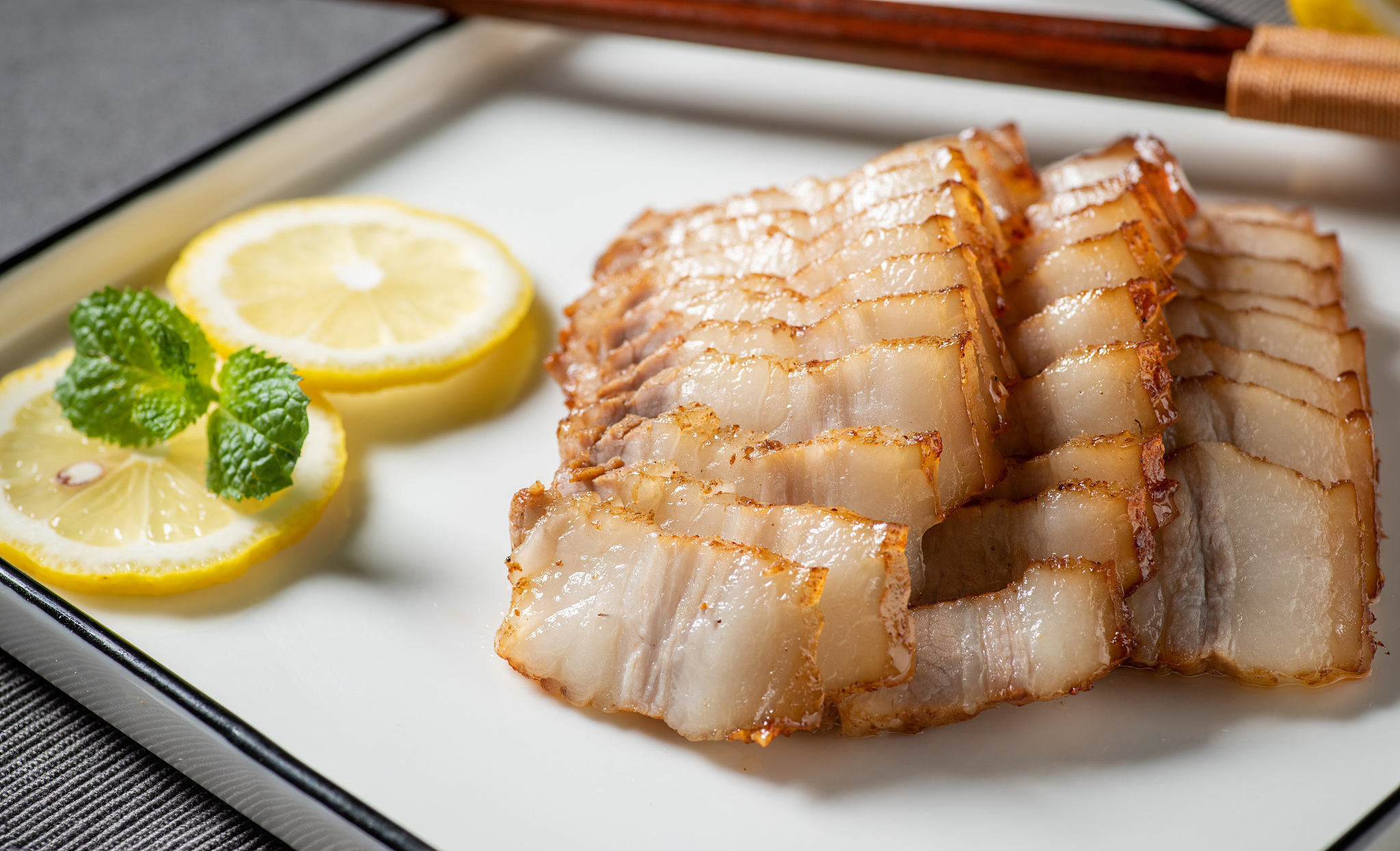 请帮我写1篇650字的博客文章主题是：蜜汁叉烧肉的做法最正宗的做法