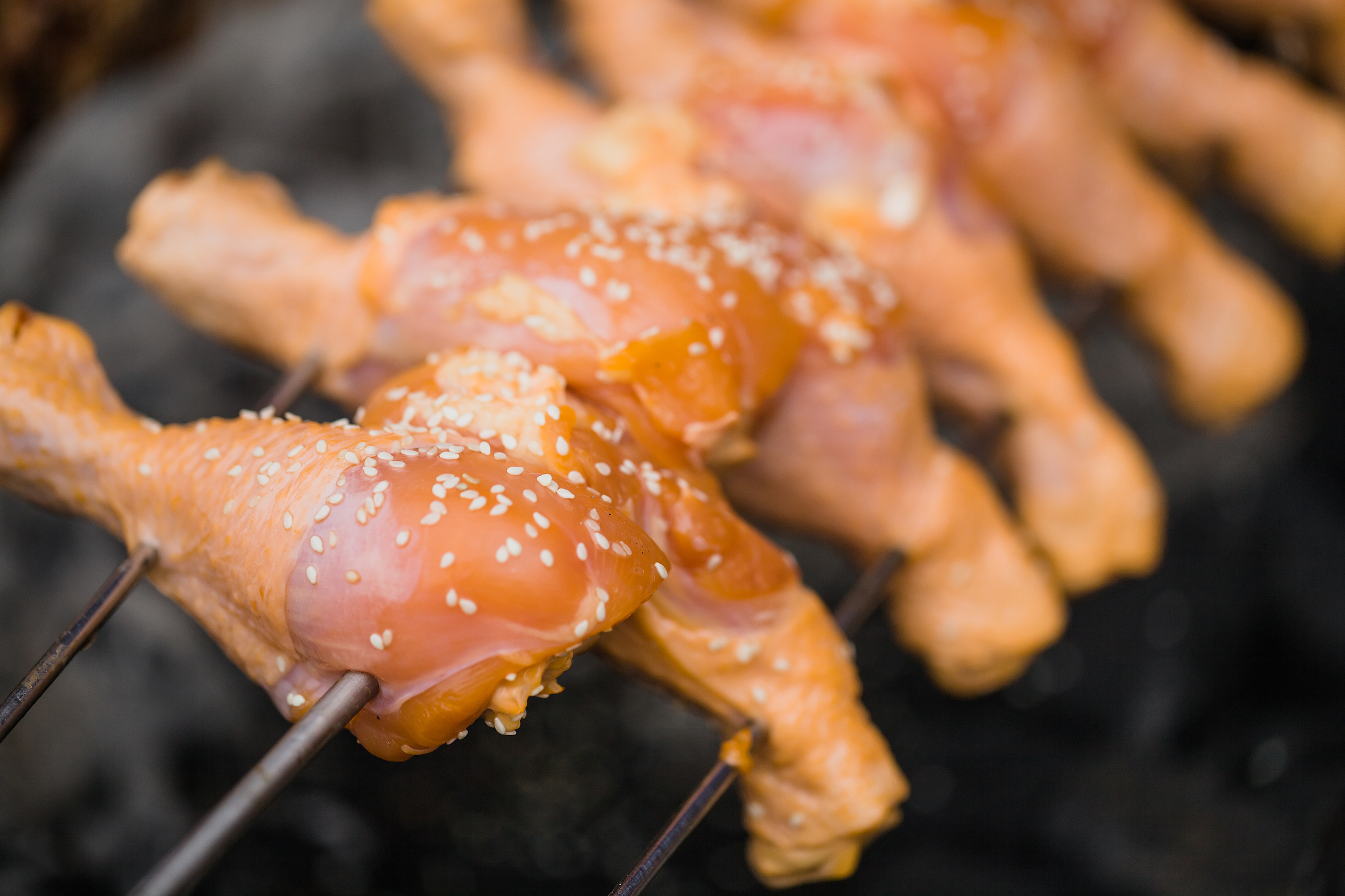 由翅膀鸡腿鸡爪部位组成的烧鸟店铺名叫啥