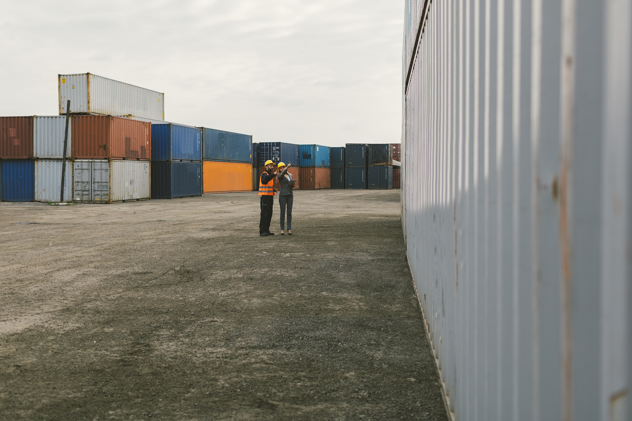 集装箱船上倒塌如何安全卸货？专业资质评估指南