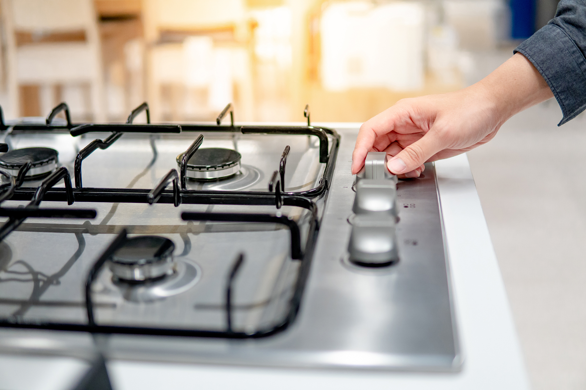 燃气灶语音报警：如何应对燃气泄漏？