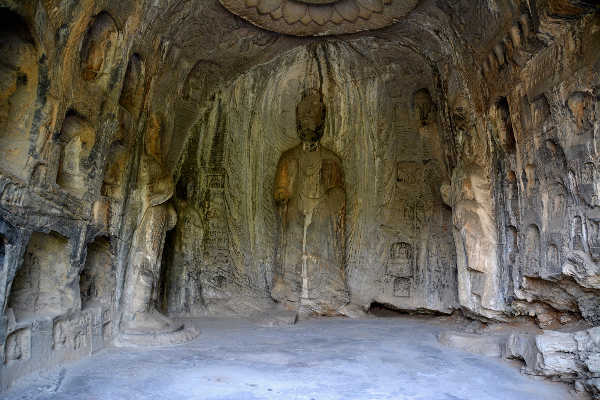 请帮我写1篇不少于800汉字的博客文章语言要幽默接地气。主题是：洛阳在哪里