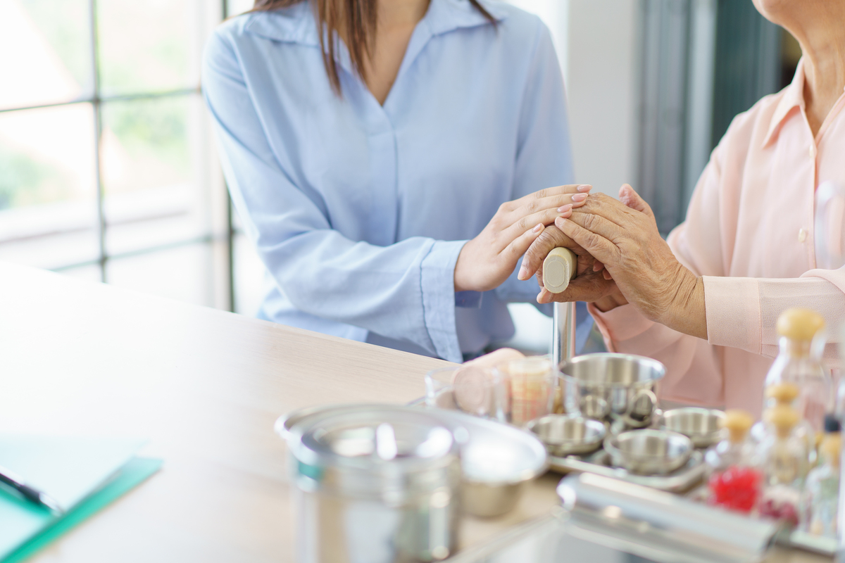 医生间的温情瞬间：用美食化解烦恼