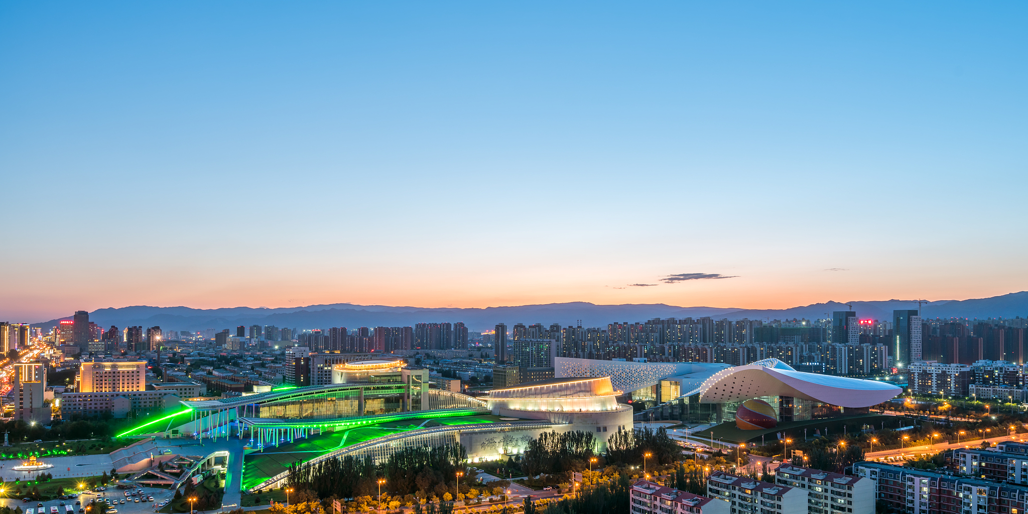 中国内蒙古呼和浩特内蒙古博物院,科技馆建筑风光夜景
