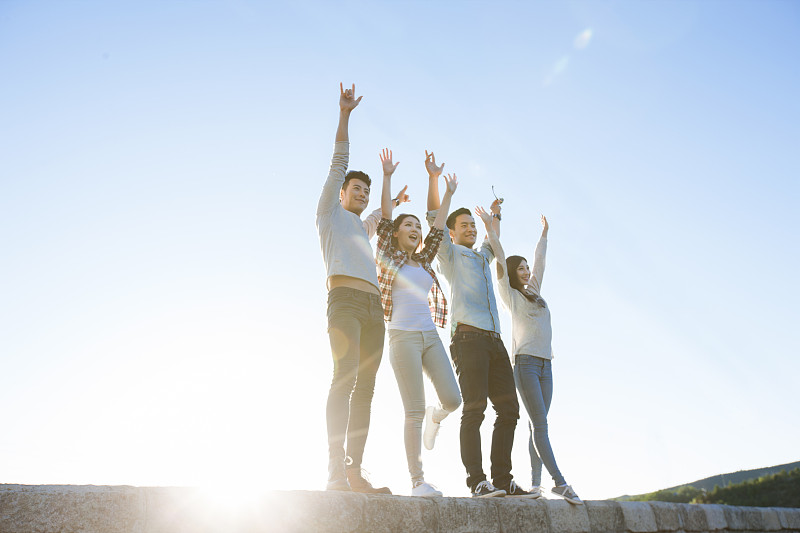 写一篇以青春激扬为题的作文提纲