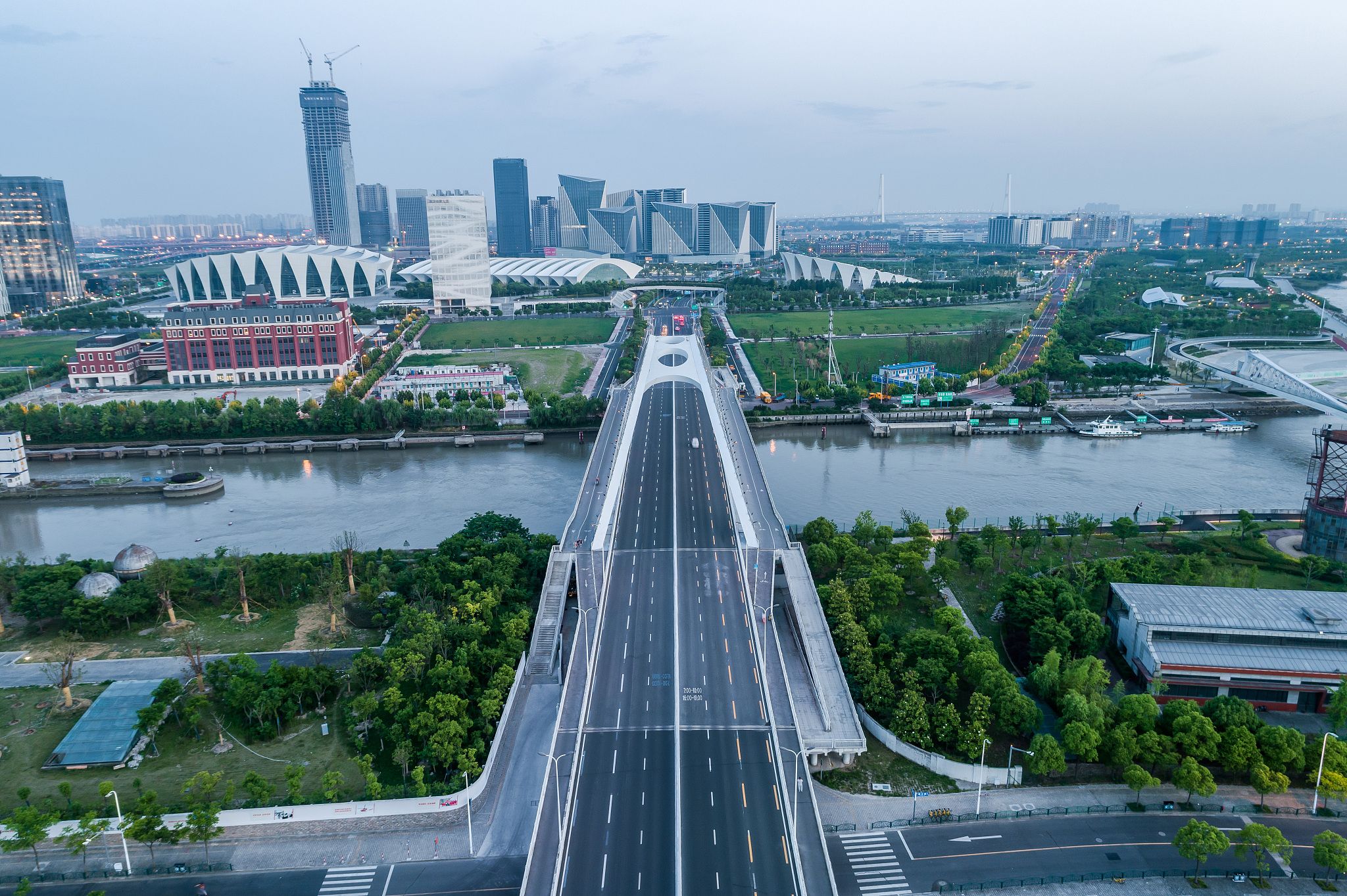 上海耀龙路桥