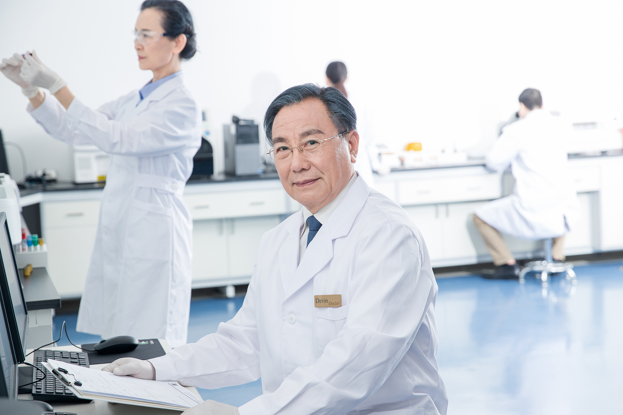 致敬医学巨人：一位肝胆外科科学家的奉献与成就