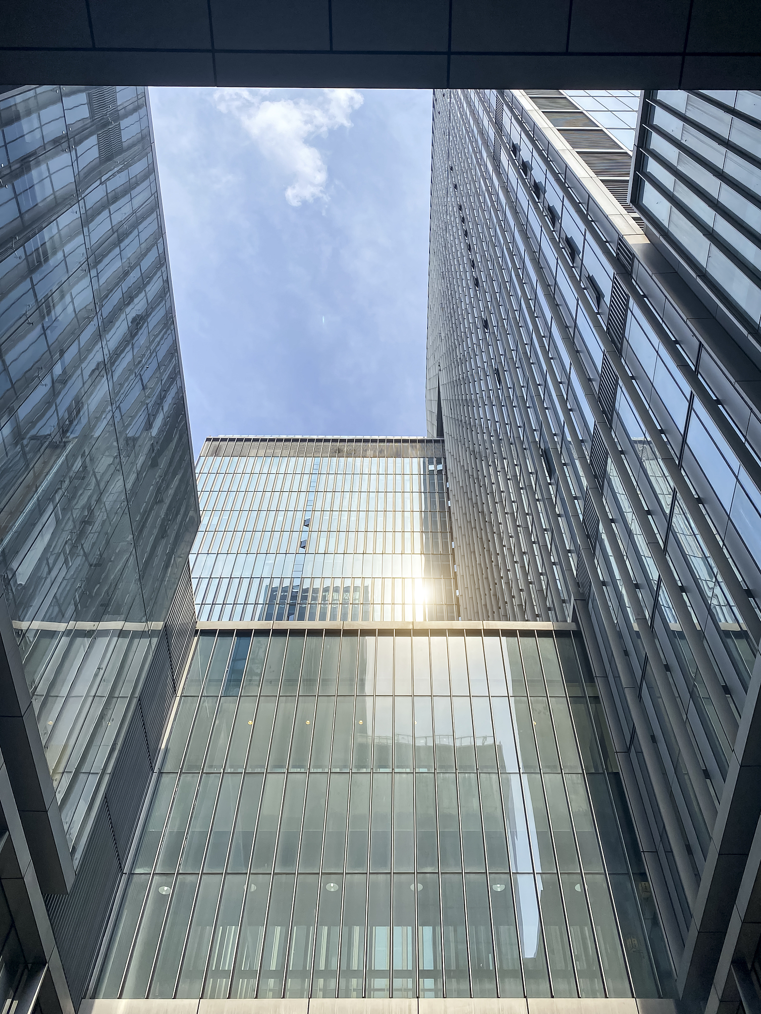 浙江招收往届高中毕业生的大专卫校有哪些？