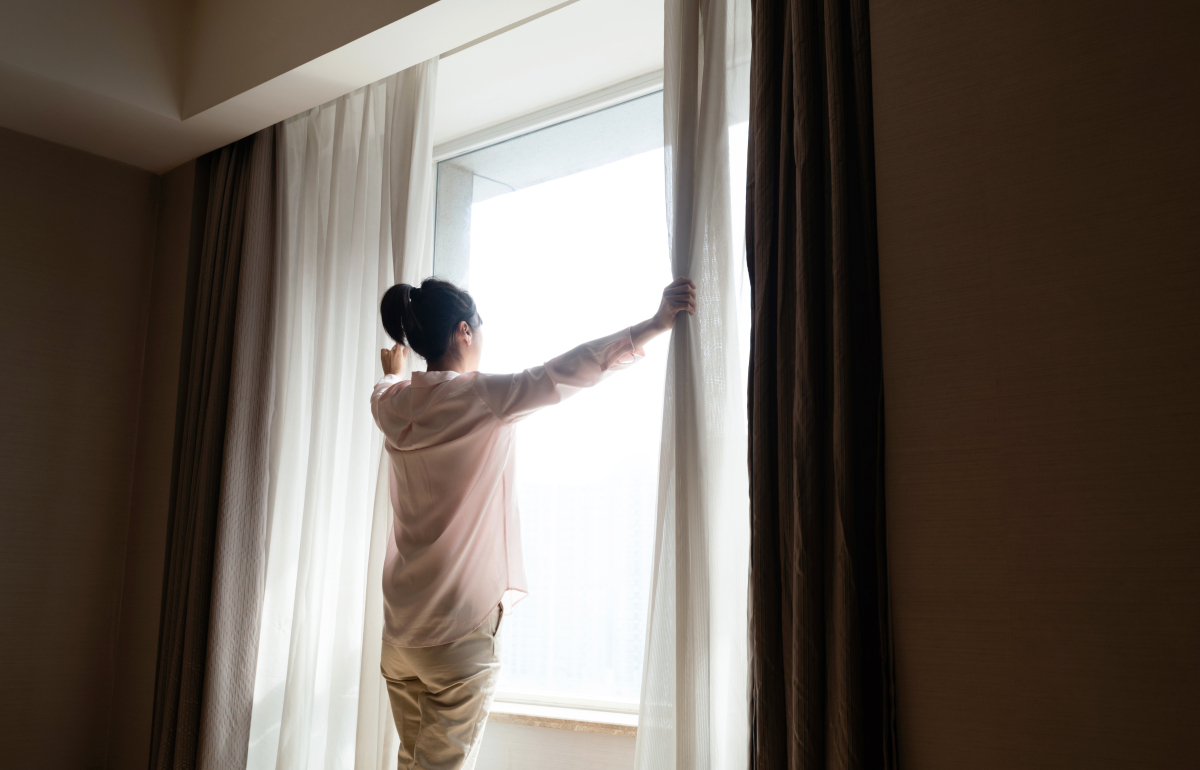 窗帘清洁与维护指南：保持窗帘洁净和持久美观