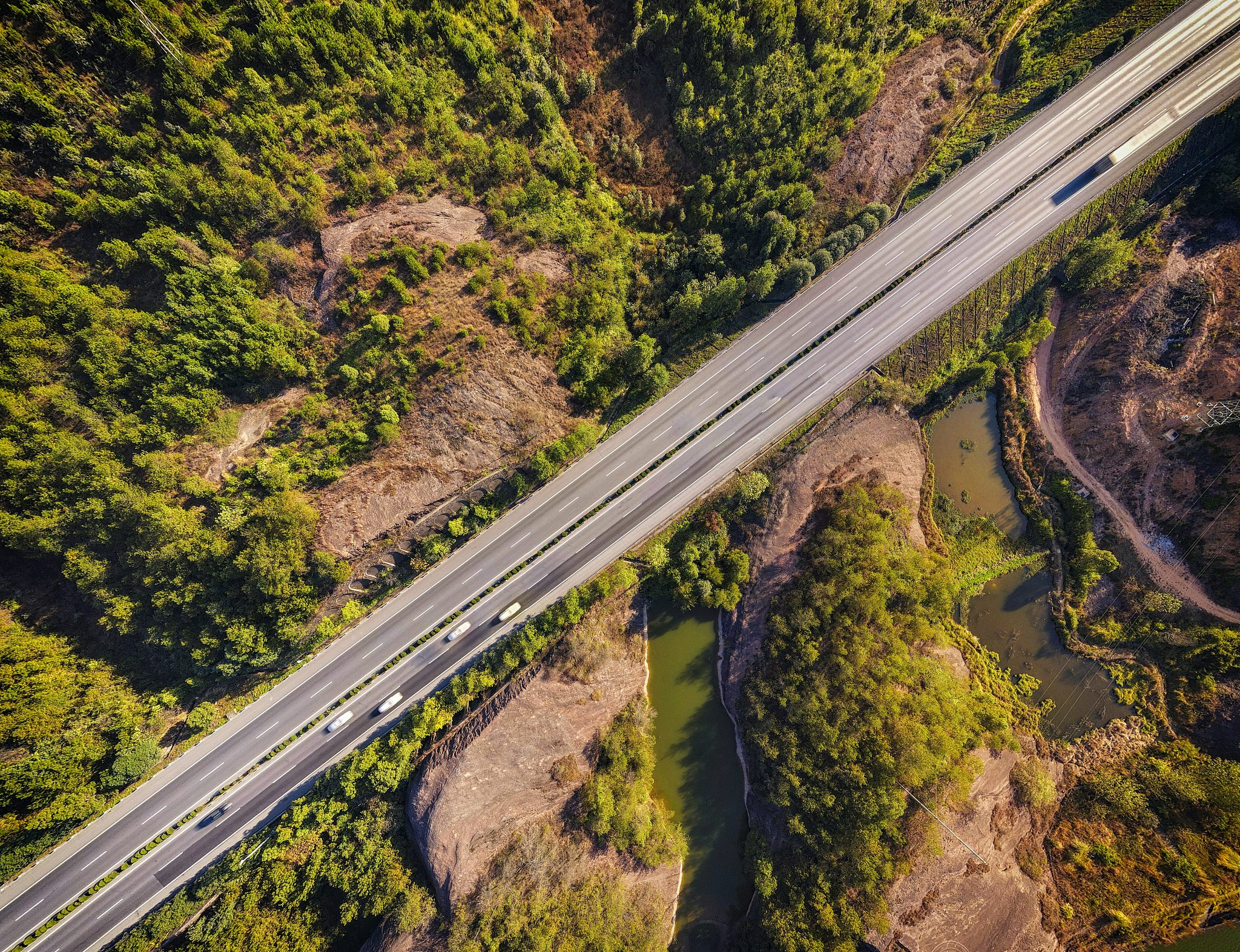 山地道路驾驶技巧：安全驾驶指南