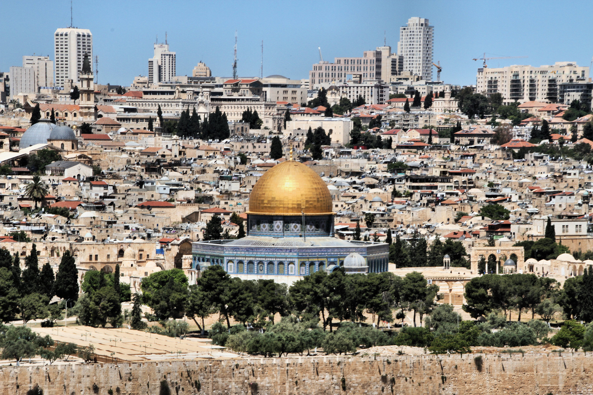 a picture of jerusalem showing the dome of the rock taken from t